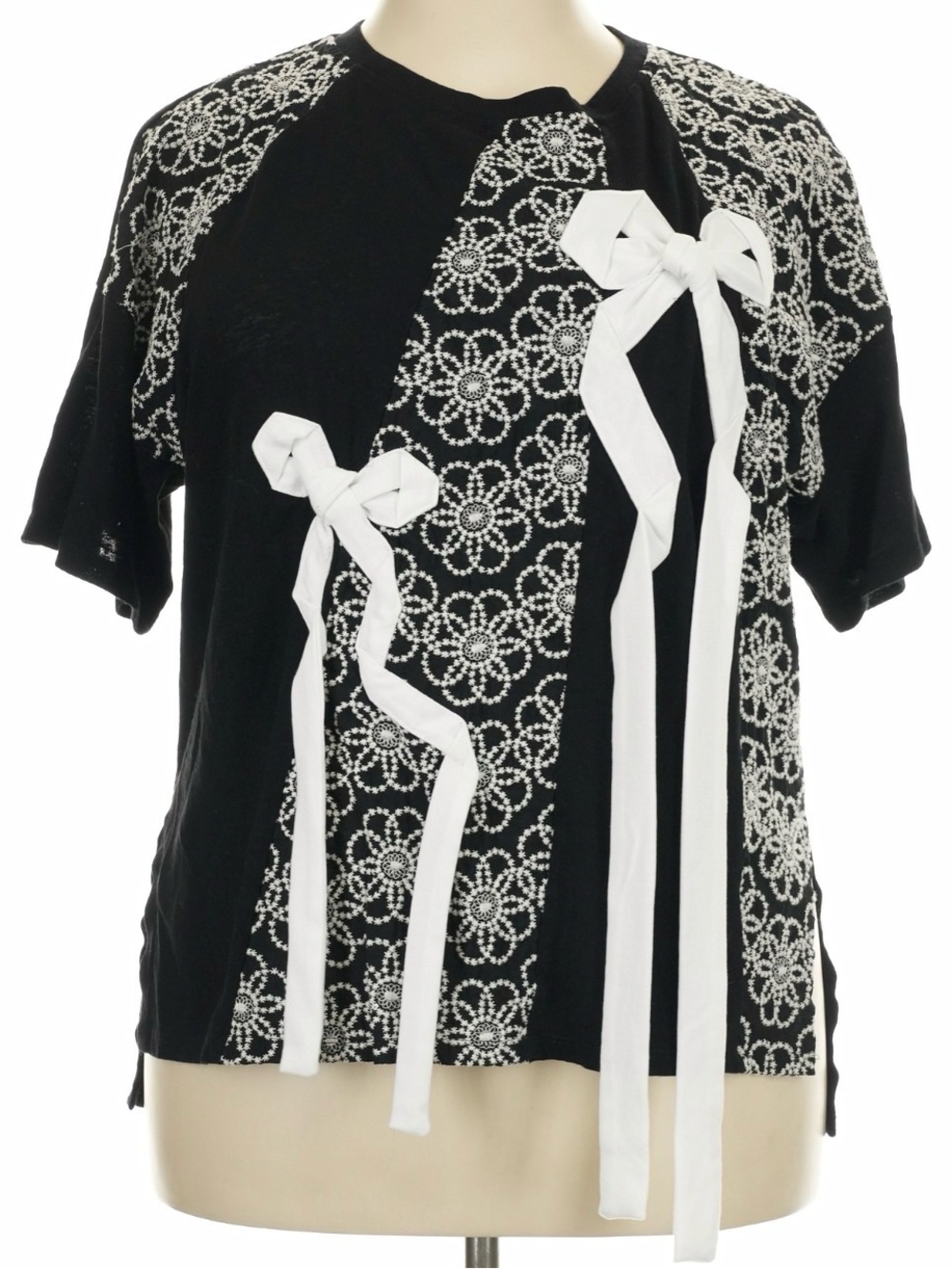 DAVI & DANI Black Short-Sleeve Top with White Embroidered Panels & Bows